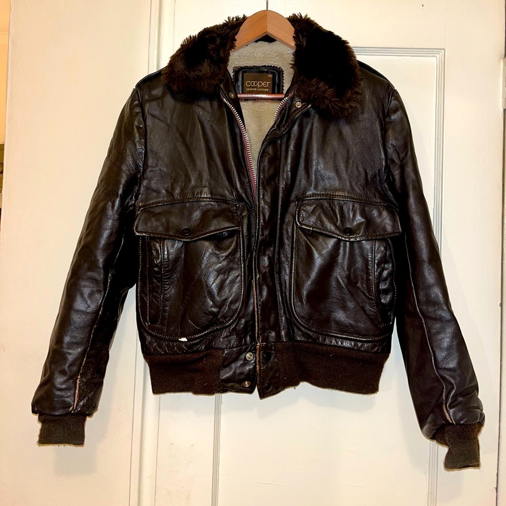 Vintage leather bomber jacket with fur collar sz 36